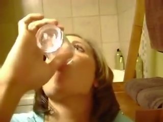 Kristen drikking sperm video