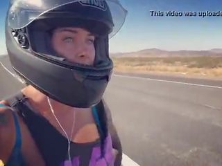 Felicity feline motorcycle miere calarind aprilia în sutien