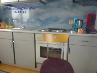 Jovem grávida sexydea piscando mamas em viver webcam